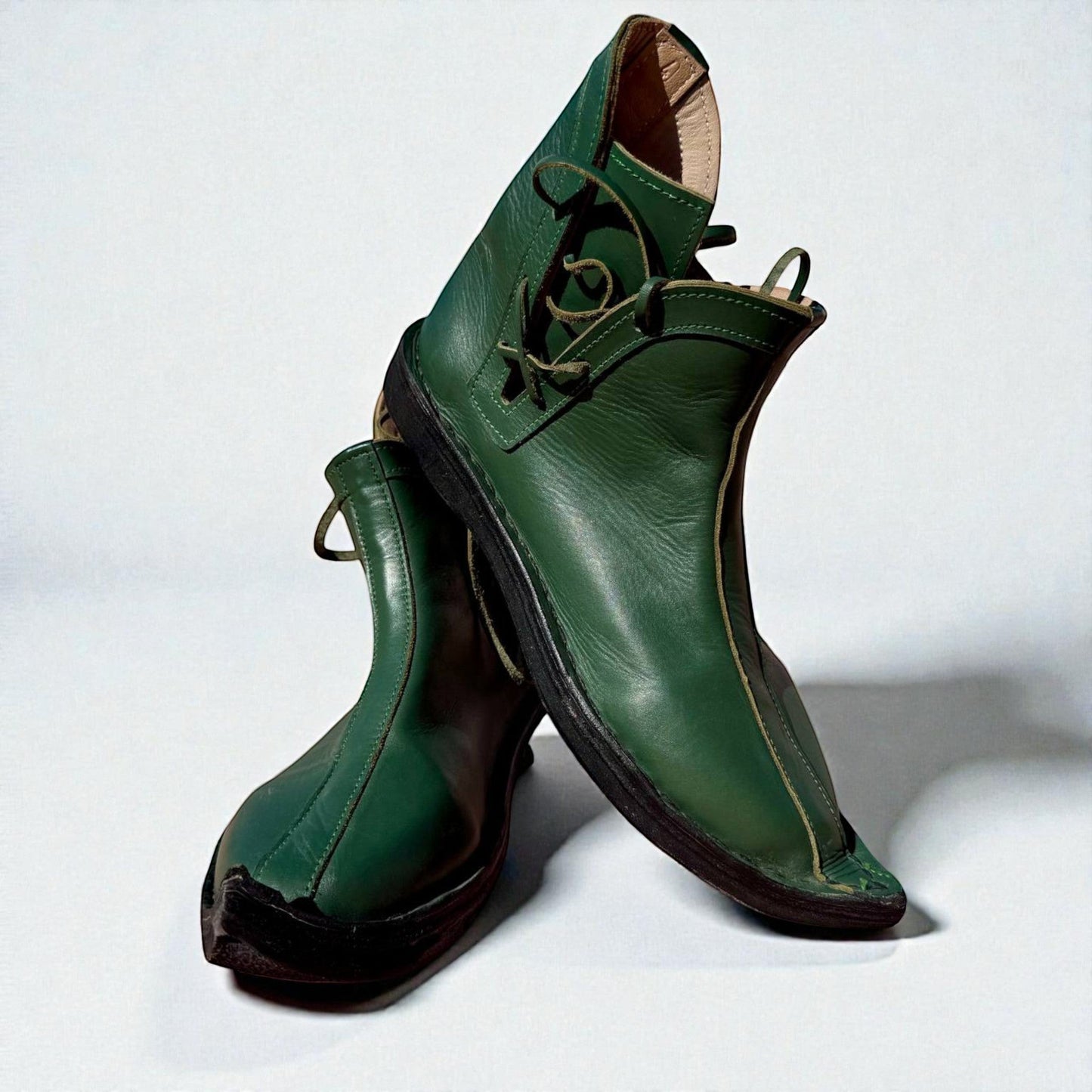 Handmade green medieval leather boots with wrap laces and full-grain texture, ideal for LARP or Renaissance faire
